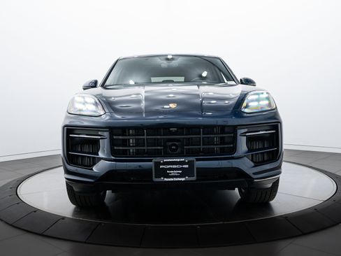 Certified 2025 Porsche Cayenne image 10