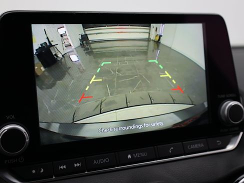 Used 2025 Nissan Sentra SV FWD image 30