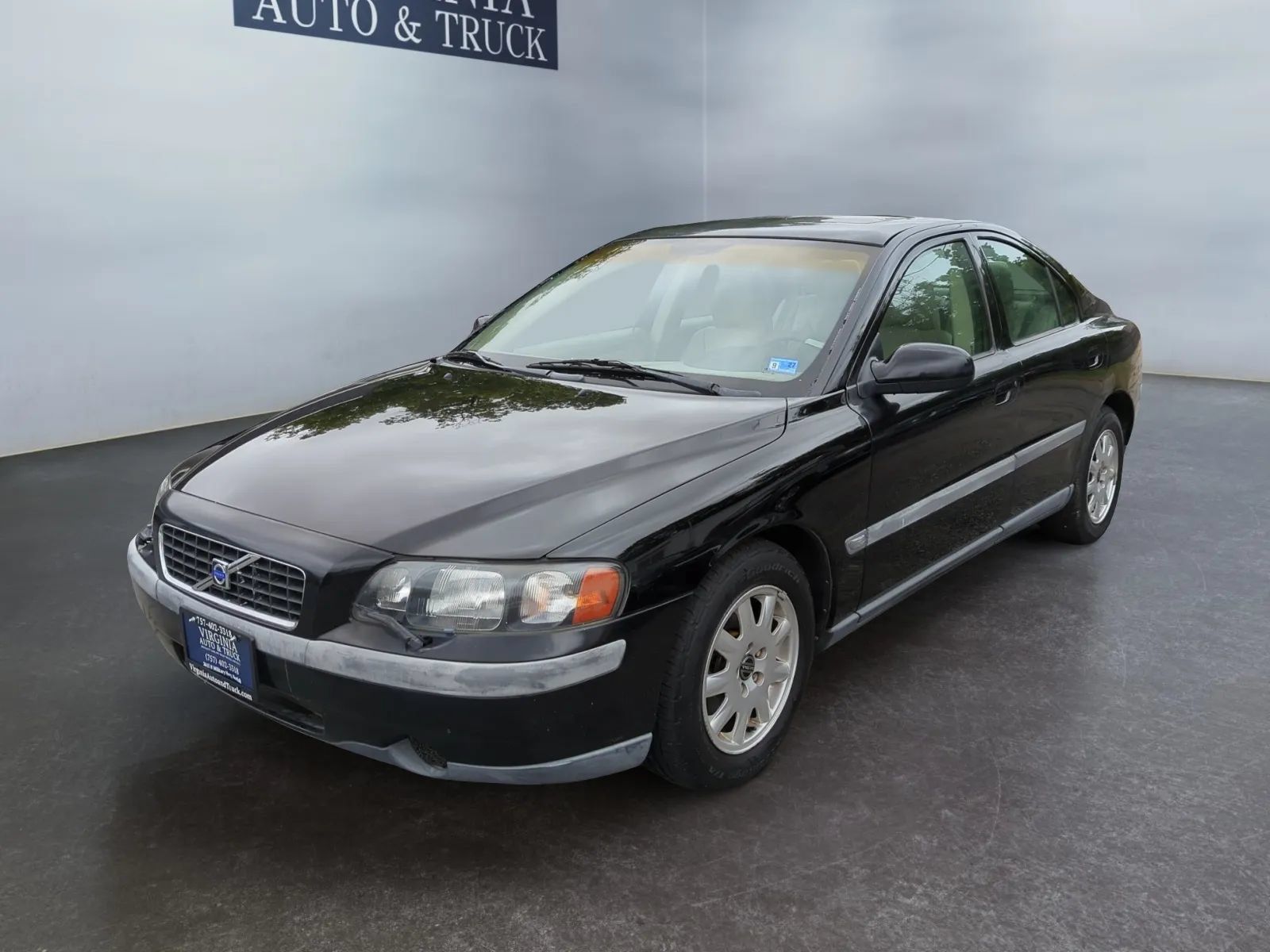 Used 2002 Volvo S60 2.4 FWD image 1