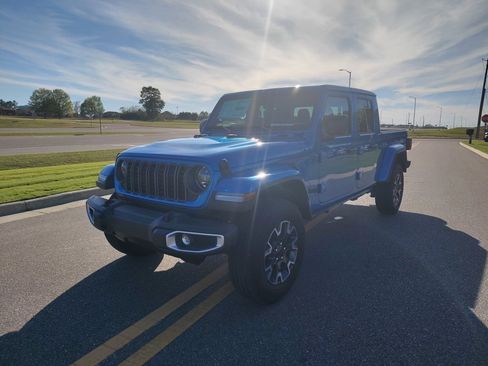 New 2025 Jeep Gladiator Sport w/ Premium Package image 3
