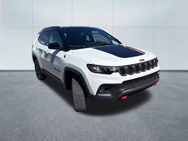 Used 2025 Jeep Compass Trailhawk AWD/4WD image 5