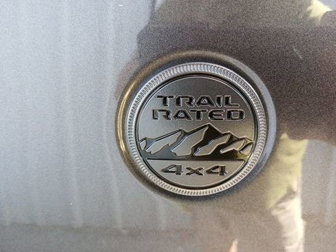 Used 2025 Jeep Gladiator Sport image 11