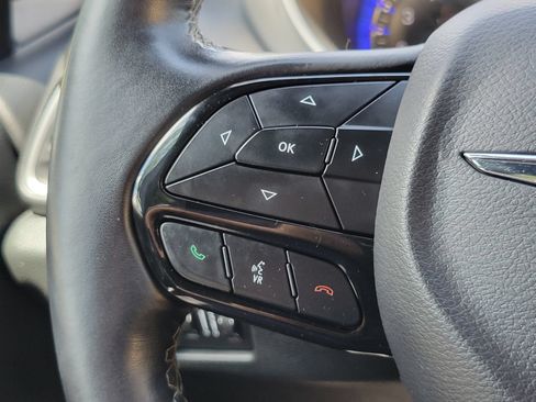 Used 2018 Chrysler Pacifica Touring-L Plus w/ Advanced Safetytec Group FWD image 16