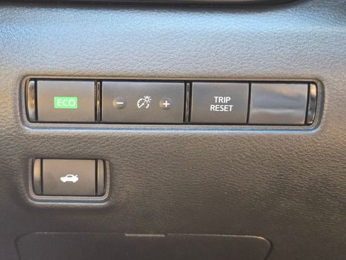 Used 2025 Nissan Sentra SV w/ SV Premium Package FWD image 30