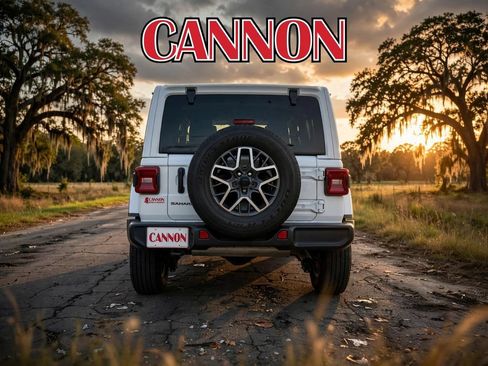 Used 2025 Jeep Wrangler Unlimited Sahara AWD/4WD image 7