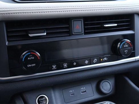 Certified 2023 Nissan Rogue SV image 13