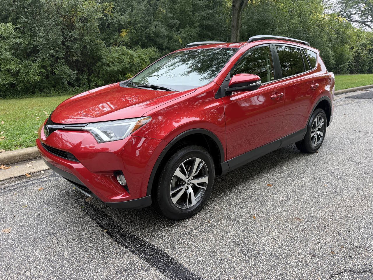 Used 2017 Toyota RAV4 XLE FWD image 1