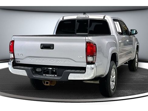Used 2017 Toyota Tacoma SR5 w/ Tow Package AWD/4WD image 15