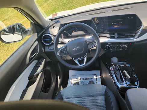 Used 2026 Chevrolet Trax LT w/ Driver Confidence Package FWD image 9