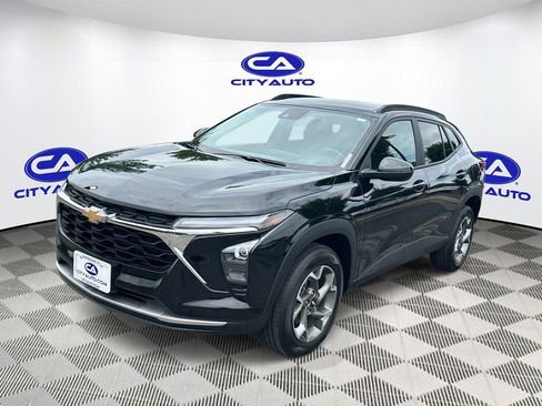 Used 2025 Chevrolet Trax LT w/ Driver Confidence Package FWD image 9