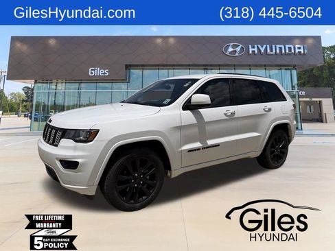 Used 2020 Jeep Grand Cherokee Altitude RWD image 1