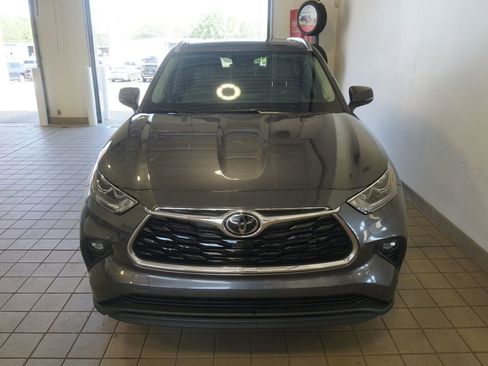 Certified 2025 Toyota Highlander Limited AWD/4WD image 14
