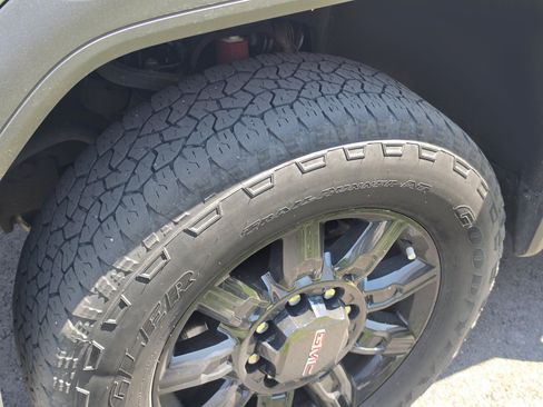 Used 2024 GMC Sierra 2500 AT4 w/ Technology Package AWD/4WD image 11