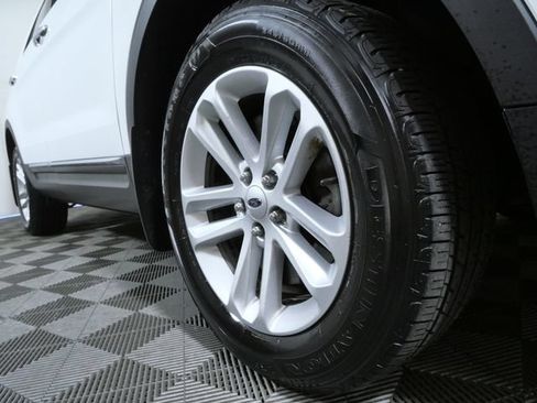 Used 2015 Ford Explorer XLT AWD/4WD image 2