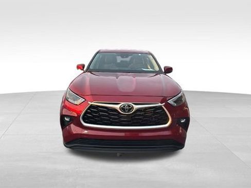 Used 2024 Toyota Highlander LE image 10