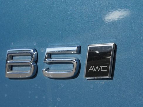 Certified 2025 Volvo XC40 B5 Plus image 8