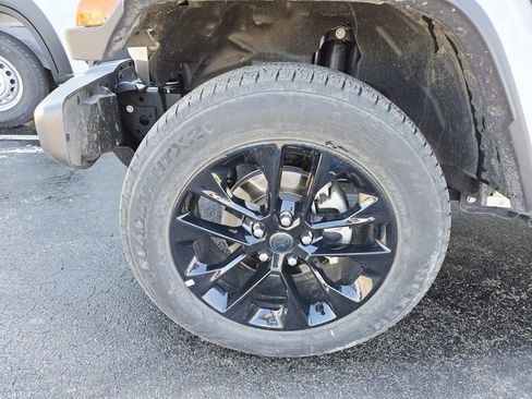 Used 2025 Jeep Wrangler Unlimited Sahara w/ Safety Group image 17