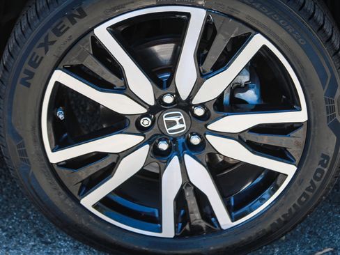 Used 2019 Honda Pilot Touring image 10