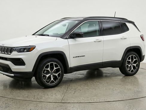 Used 2025 Jeep Compass Limited image 3