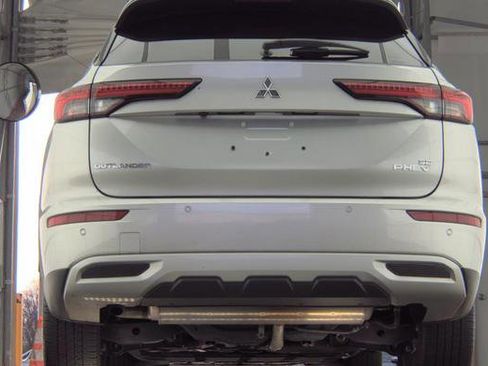 Used 2024 Mitsubishi Outlander SE image 8