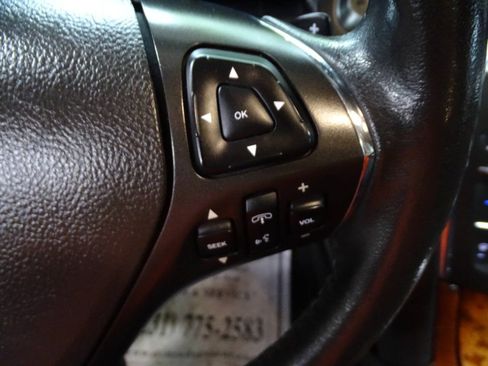 Used 2013 Lincoln MKS AWD image 19