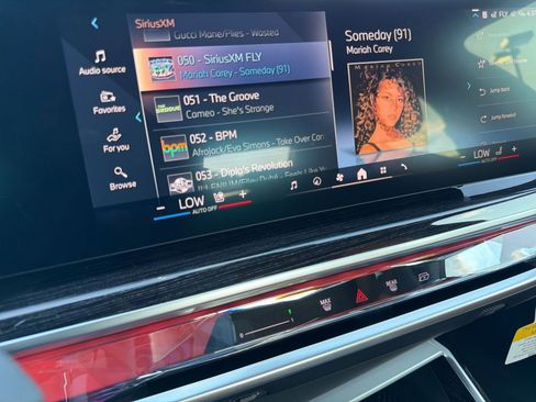 New 2026 BMW 750e xDrive image 22