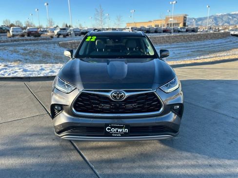 Used 2022 Toyota Highlander Platinum image 2