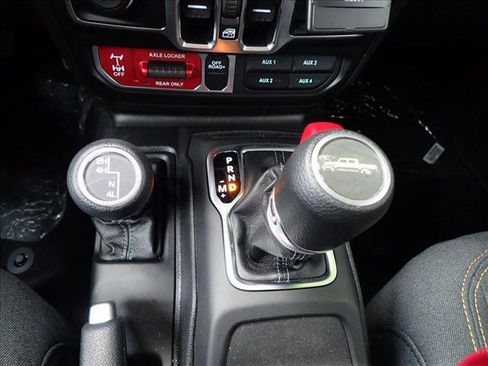 New 2025 Jeep Gladiator Willys image 19