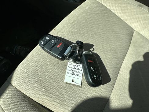 Used 2019 Jeep Grand Cherokee Laredo w/ 18" Wheel & 8.4" Radio Group AWD/4WD image 19