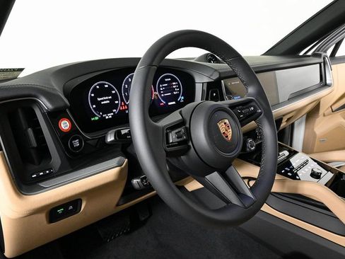 Certified 2026 Porsche Cayenne Coupe AWD/4WD image 4