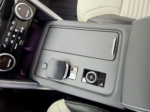 New 2026 Land Rover Discovery Limited Edition AWD/4WD image 22