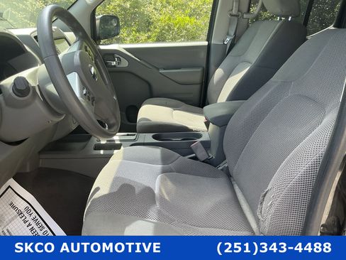 Used 2019 Nissan Frontier SV image 11