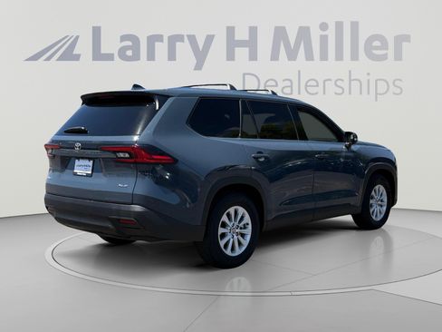 Used 2025 Toyota Grand Highlander AWD image 5