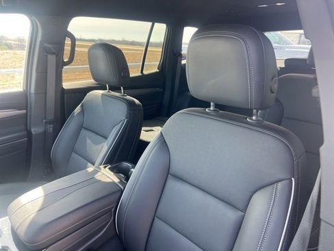 Used 2025 Buick Enclave Preferred image 9