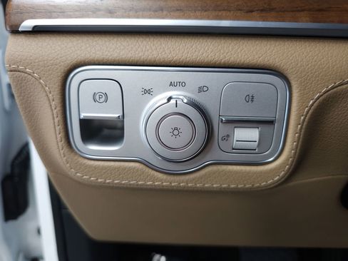 Used 2024 Mercedes-Benz GLE 450e 4MATIC image 10