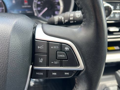 Used 2023 Toyota Highlander XLE FWD image 32
