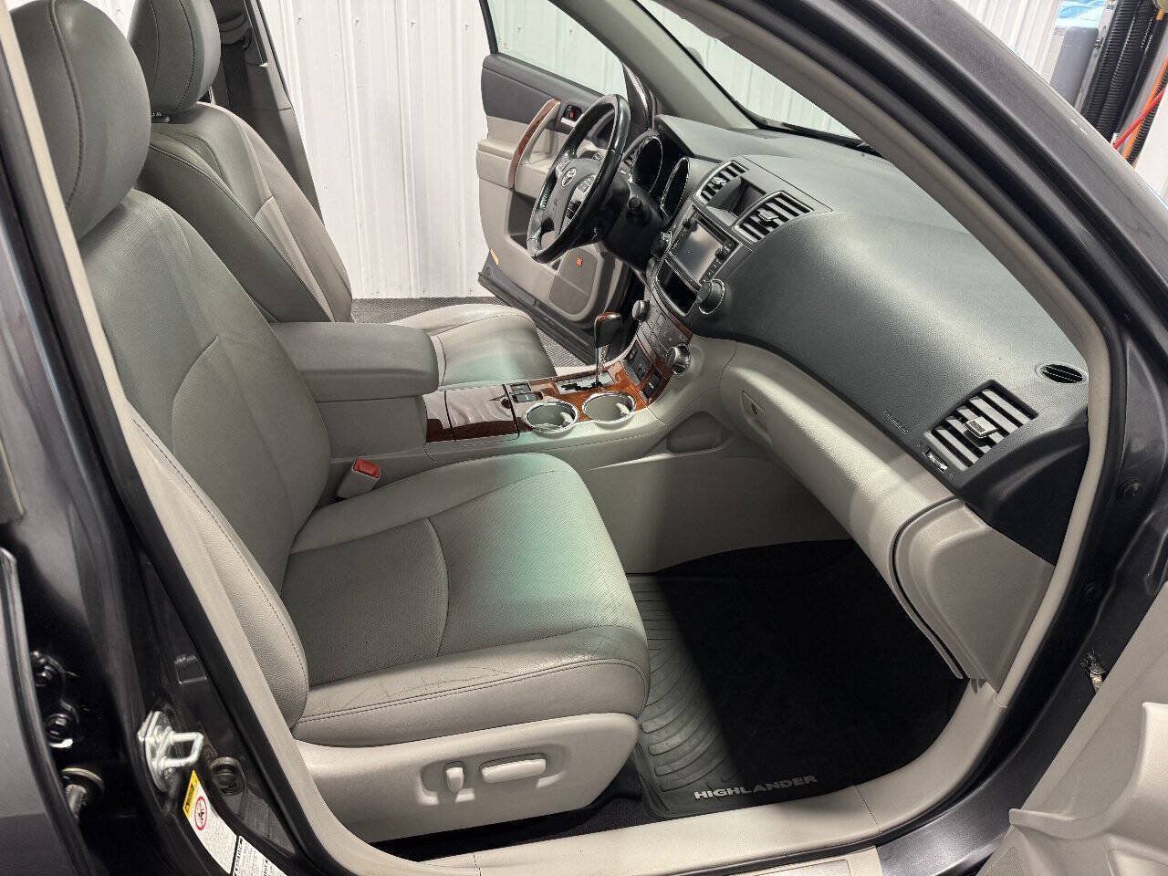 Used 2013 Toyota Highlander Limited AWD/4WD image 13