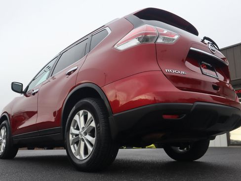 Used 2015 Nissan Rogue SV w/ SV Moonroof Package image 19