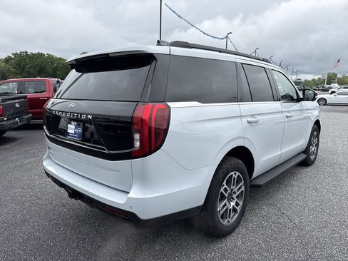 Used 2025 Ford Expedition Active AWD/4WD image 7