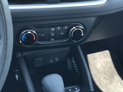 Used 2025 Chevrolet TrailBlazer LS FWD image 28