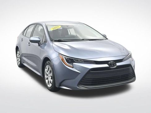 Used 2025 Toyota Corolla LE w/ Convenience Package FWD image 3