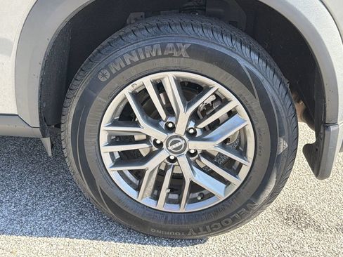 Used 2024 Nissan Rogue S FWD image 29