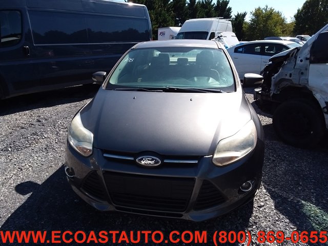 Used 2012 Ford Focus SE w/ SE Winter Pkg FWD image 2