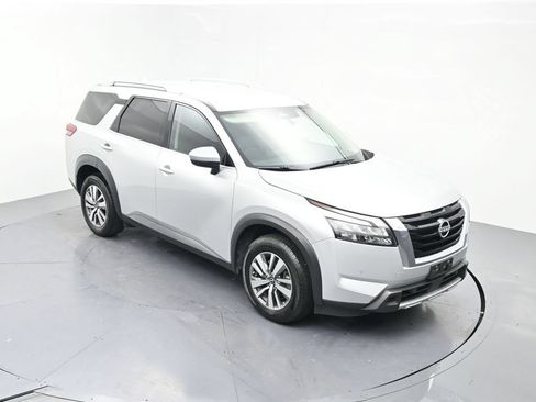 Used 2025 Nissan Pathfinder SL FWD image 18