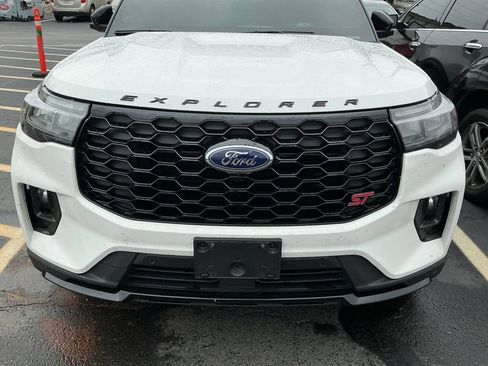 Used 2025 Ford Explorer ST w/ Sun And Sound Package AWD/4WD image 4