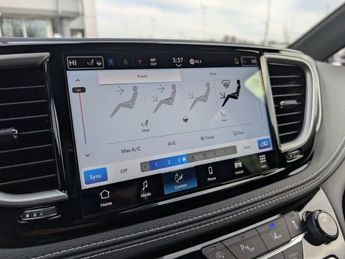 New 2026 Chrysler Pacifica Select w/ S Appearance Package image 26