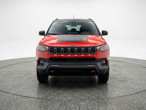 Used 2025 Jeep Compass Trailhawk image 2