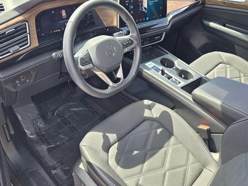 Certified 2024 Volkswagen Atlas SE FWD image 11