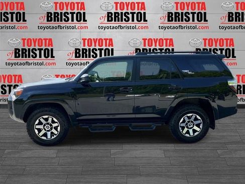Used 2022 Toyota 4Runner TRD Off-Road AWD/4WD image 7