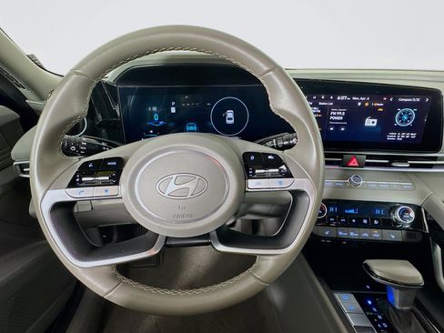 Used 2025 Hyundai Elantra SEL image 11